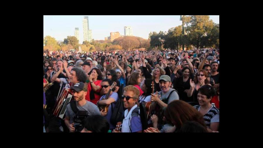 Bailar contra la adversidad, la “alegría” toma la campaña opositora argentina