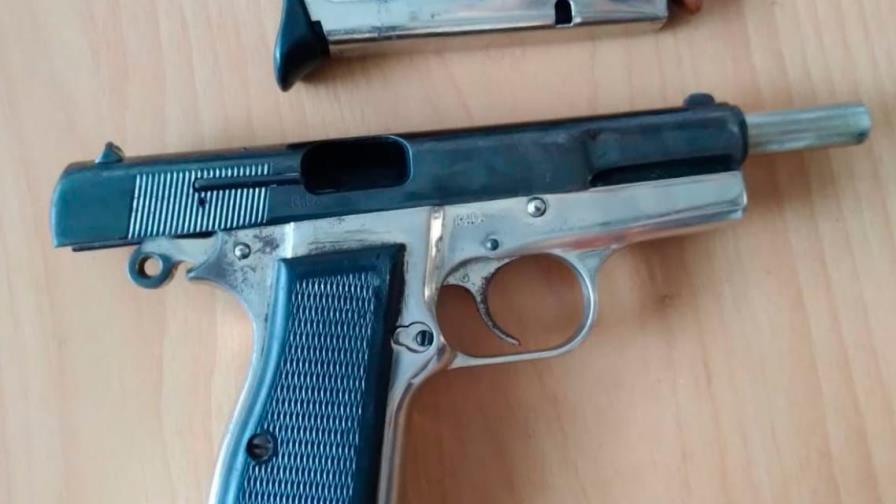 Apresan a un joven acusado de atracar a punta de pistola a personas en Juan Dolio Apresan a un joven acusado de atracar a punta de pistola a personas en Juan Dolio
