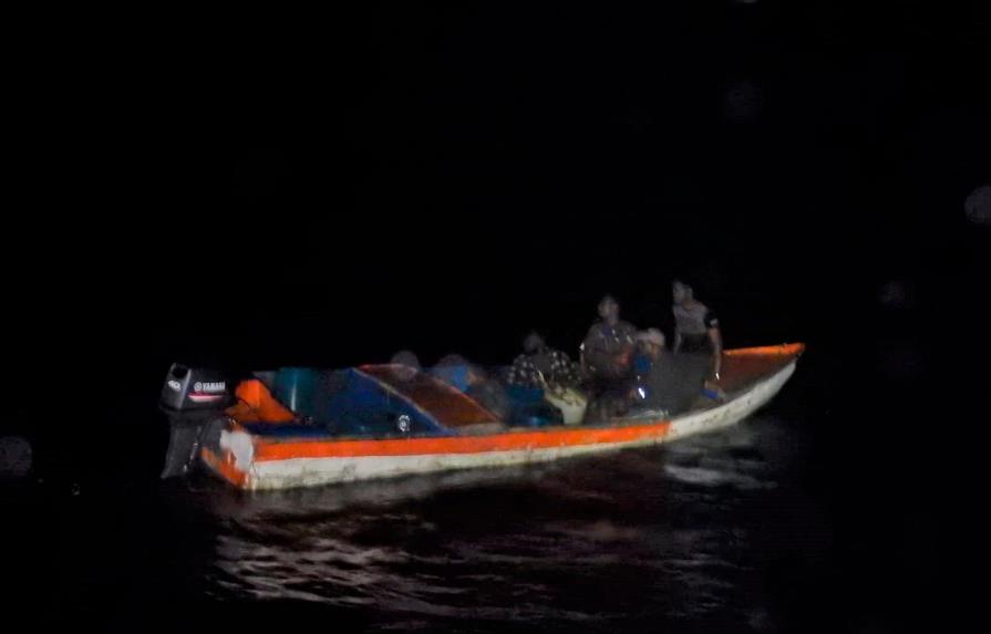 Armada Dominicana frustra tres viajes ilegales hacia Puerto Rico y apresa a 40 personas