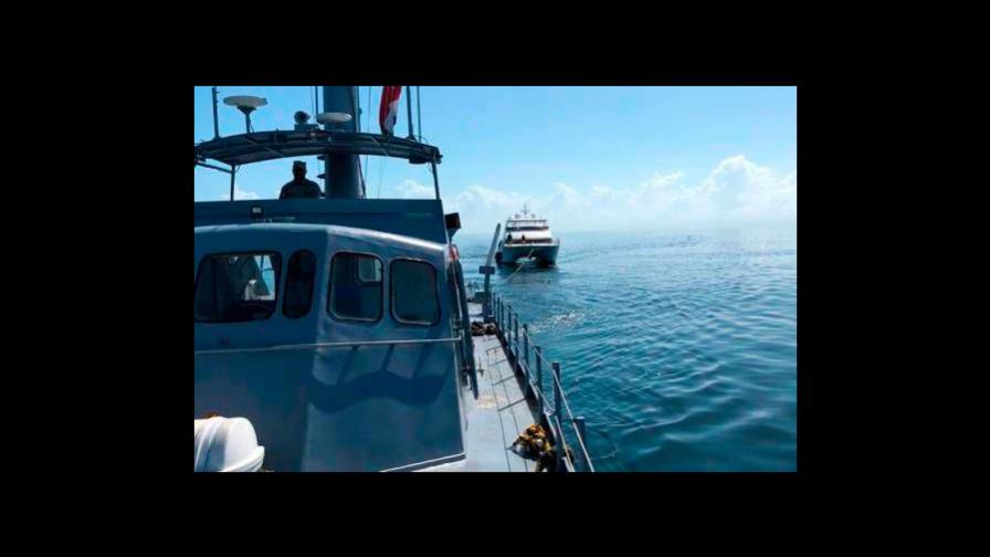 Armada rescata a cuatro personas que naufragaron luego de robar una embarcación 