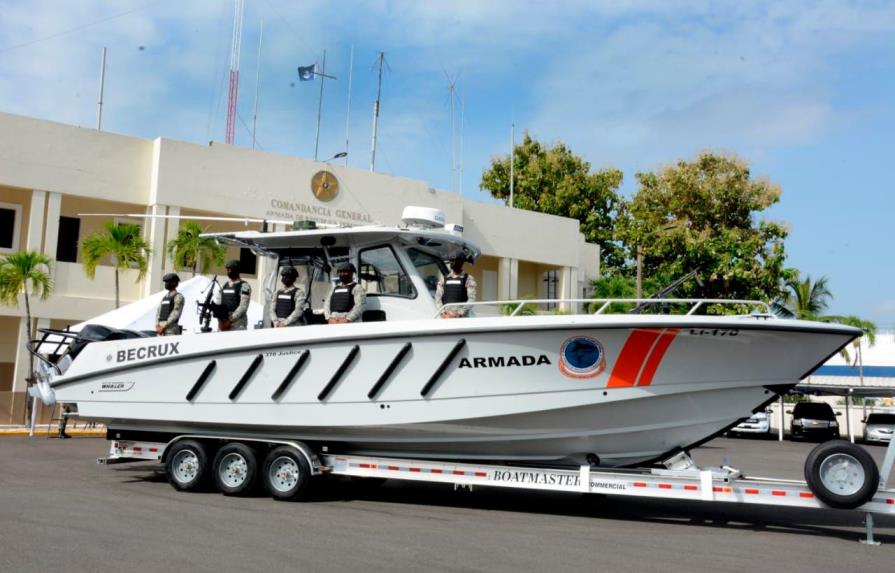 Armada incorpora nueva lancha interceptora para reforzar seguridad marítima