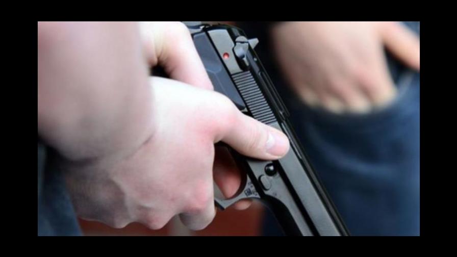 El Senado de Florida aprueba una medida para armar a maestros escolares