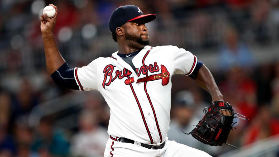 Vizcaíno, entre siete peloteros que evitan arbitraje con los Bravos; firma por US$4,8 millones