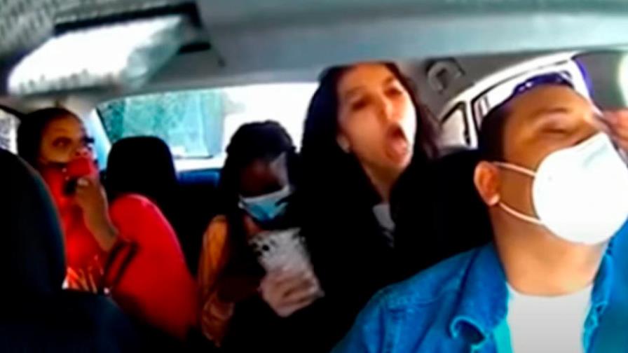 Arrestan a mujer que ataca a conductor de Uber en EEUU