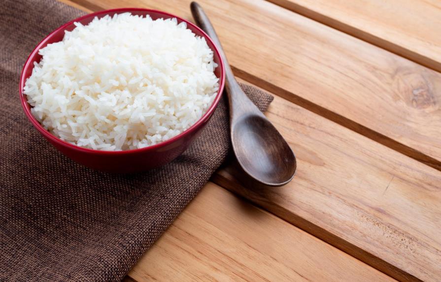 Las razones por las que no deberías calentar el arroz en el microondas