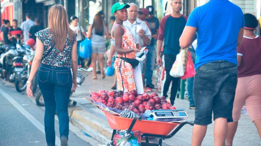 Prohíben estacionamientos en principales arterias comerciales de Santiago