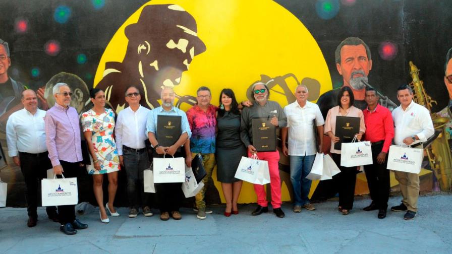 Alcaldía de Santiago reconoce músicos con mural Alcaldía de Santiago reconoce músicos con mural