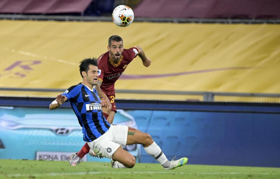 El Inter deja el Scudetto en bandeja al Juventus y el Nápoles avisa al Barça
