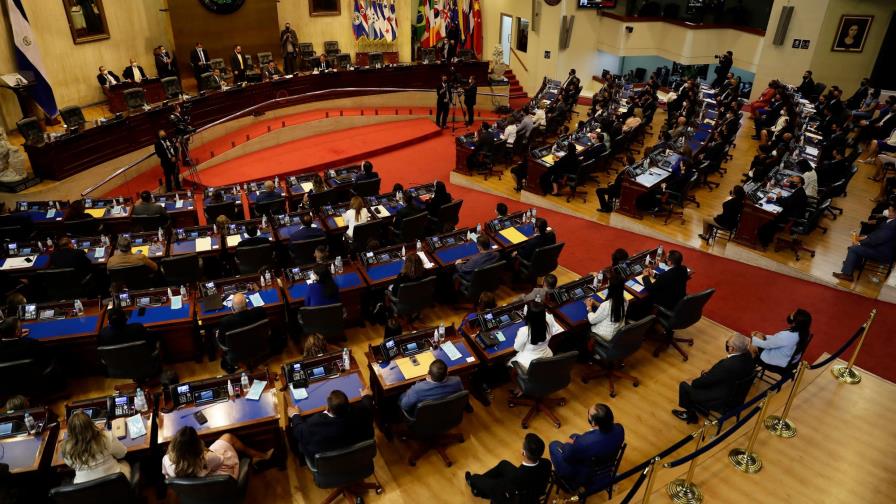 La Asamblea Legislativa salvadoreña nombra fiscal general a Rodolfo Delgado