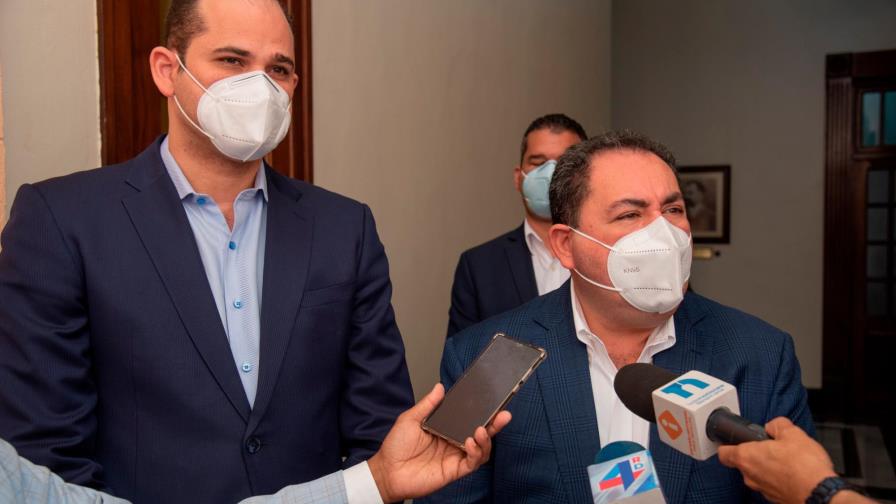 El Gobierno recibe esta tarde un millón de vacunas chinas El Gobierno recibe esta tarde un millón de vacunas chinas