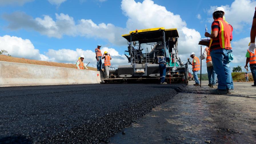 Dirección de Contrataciones dice Obras Públicas incumplió con ley para adquisición de asfalto 