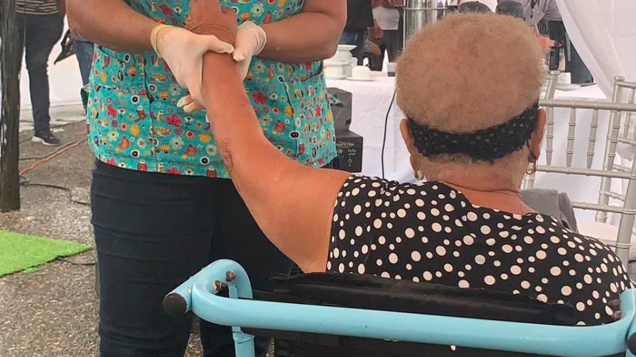 SNS garantiza acceso y atenciones de salud a adultos mayores