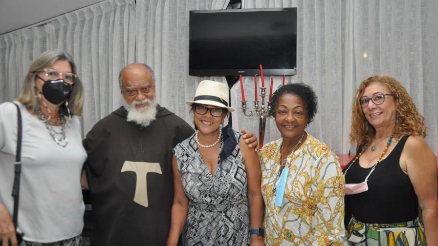 Fray José María y su fundación Futuro cierto realizan Té Solidario