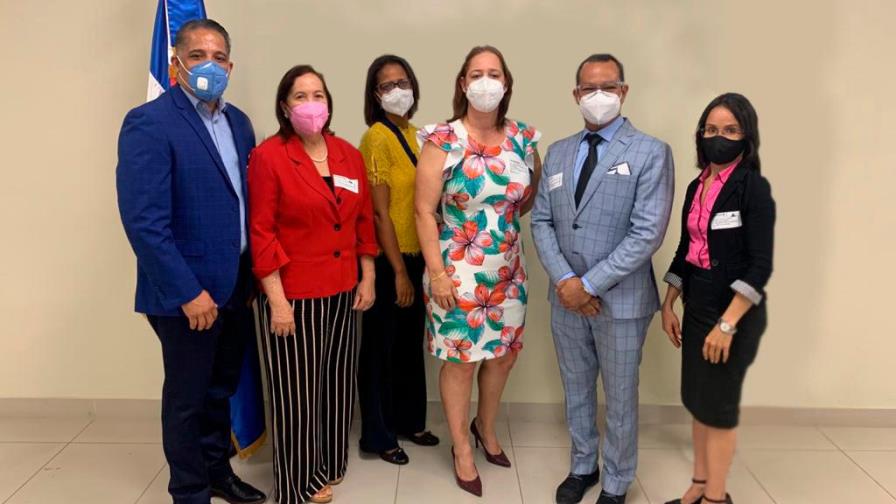 Asociación de farmacéuticos  solicita al presidente  incluirles en el reajuste del sector  salud