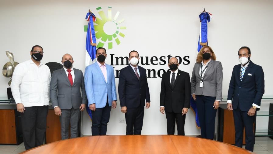 Importadores de vehículos usados valoran apertura de la DGII