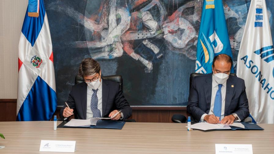 Banreservas y Asonahores firman acuerdo para apoyar la reactivación del turismo 