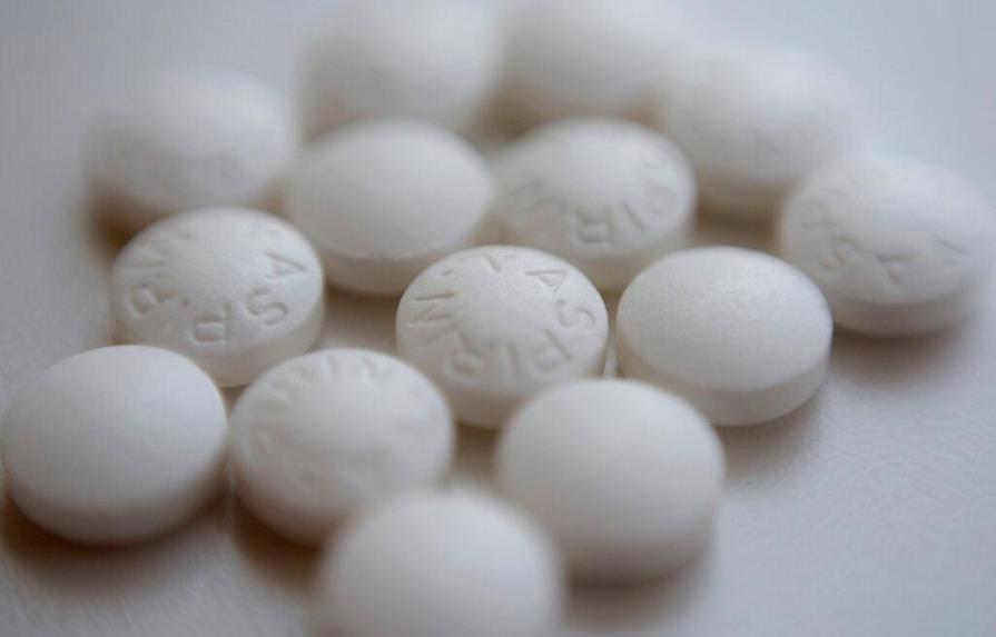 Millones de personas deben dejar aspirinas para males cardiacos, según estudio