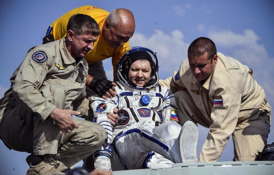 Regresan a la Tierra astronautas de Rusia, Canadá y EEUU