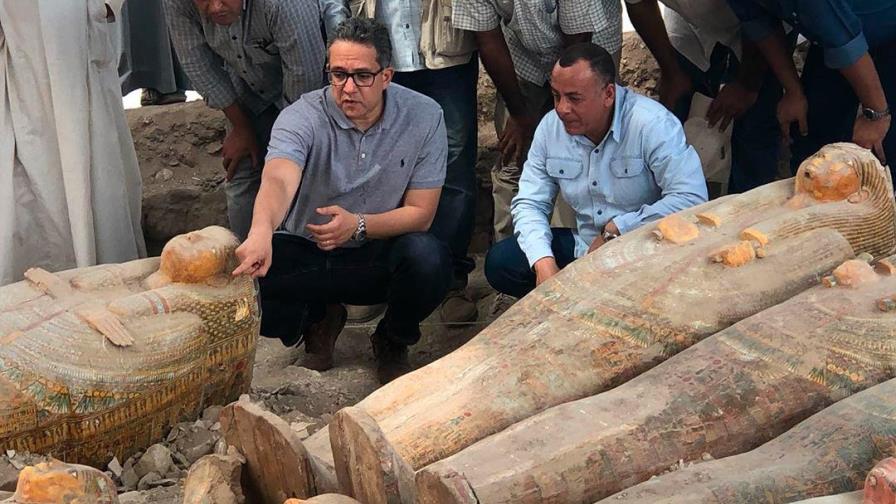 Descubren al menos 20 ataúdes antiguos en Luxor, Egipto