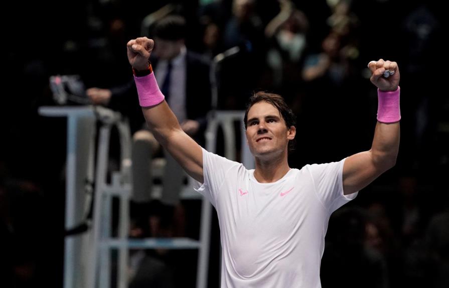 Rafael Nadal derrota a Tsitsipas y se encomienda a Medvedev para seguir en el Masters
