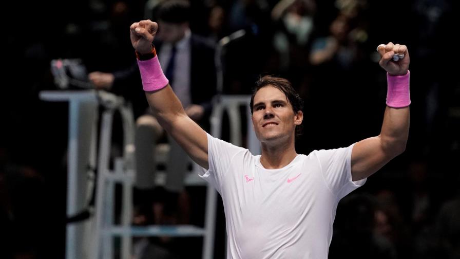 Rafael Nadal derrota a Tsitsipas y se encomienda a Medvedev para seguir en el Masters Rafael Nadal derrota a Tsitsipas y se encomienda a Medvedev para seguir en el Masters
