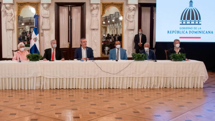 El Gobierno presenta su estrategia contra la corrupción; audita gestión de Medina
El Gobierno presenta estrategia contra la corrupción; audita gestión de Medina