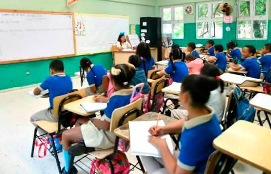 Estudio de Unesco: estudiantes dominicanos siguen por debajo del promedio de la región