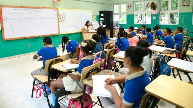Sector educativo dominicano dividido por cuándo volver a las aulas