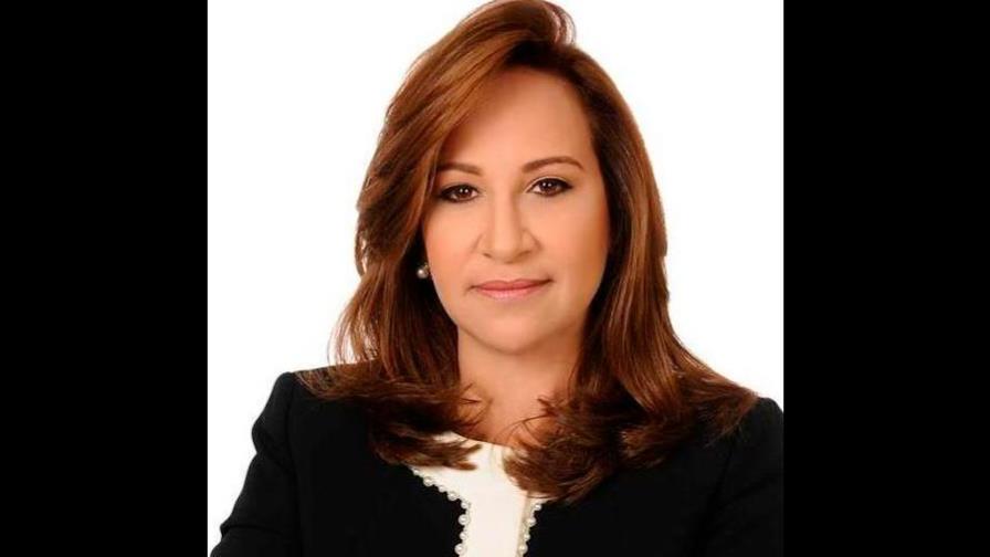 Aura Toribio reta a Abinader a demostrar que en Pasaportes hay una mafia