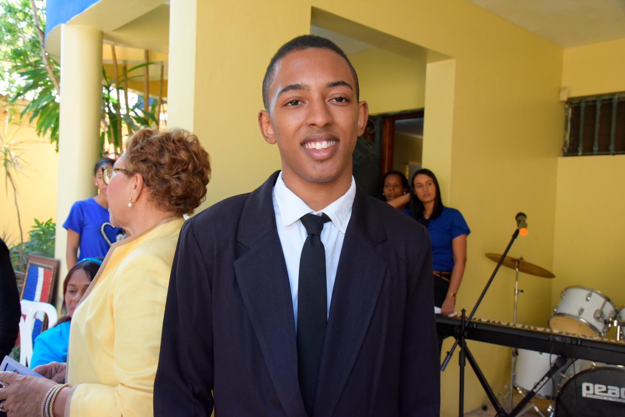 Francisco Cordero profesor de informática y pintor , tiene la condición de autismo.(José Justo Féliz)