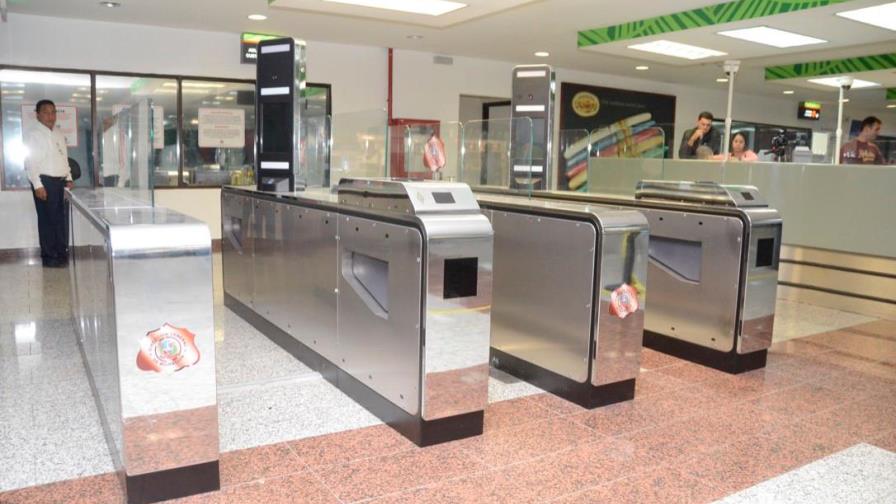 Migración llama a viajeros a usar el Auto Gate para agilizar salida Migración llama a viajeros a usar el Auto Gate para agilizar salida