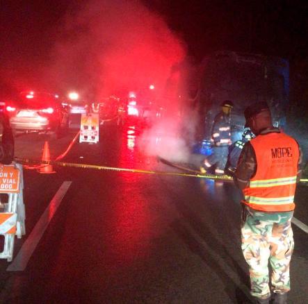 Se incendia autobús con 50 pasajeros cerca de Boca Chica; todos ilesos