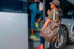 Conflicto entre transportistas impide la salida de pasajeros de Bávaro 