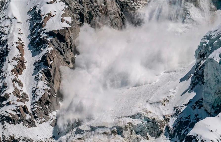 Avalancha deja 3 esquiadores muertos en Austria
