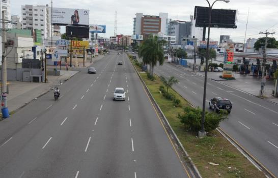 Reducido tránsito y locales cerrados en las principales avenidas de la ciudad 