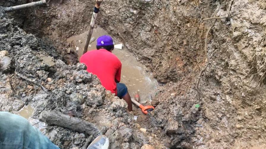 Corrigen avería en acueducto que afectó por varios meses el tránsito en Barahona