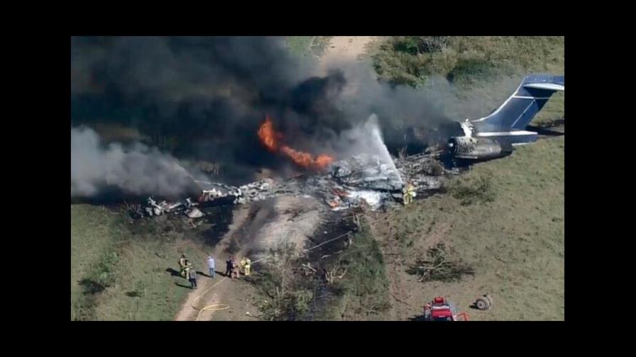 Un herido leve al estrellarse un avión en Texas con 21 personas a bordo