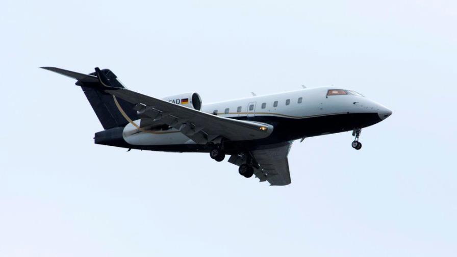 Avión con disidente en coma sale de Rusia hacia Alemania Avión con disidente en coma sale de Rusia hacia Alemania