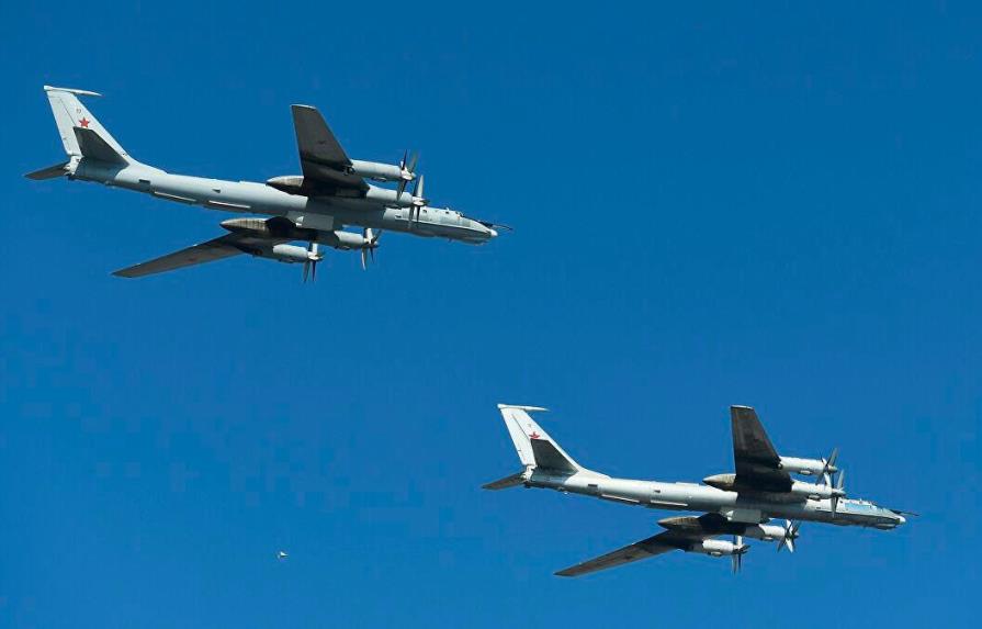 Estados Unidos intercepta cuatro aviones rusos cerca de Alaska