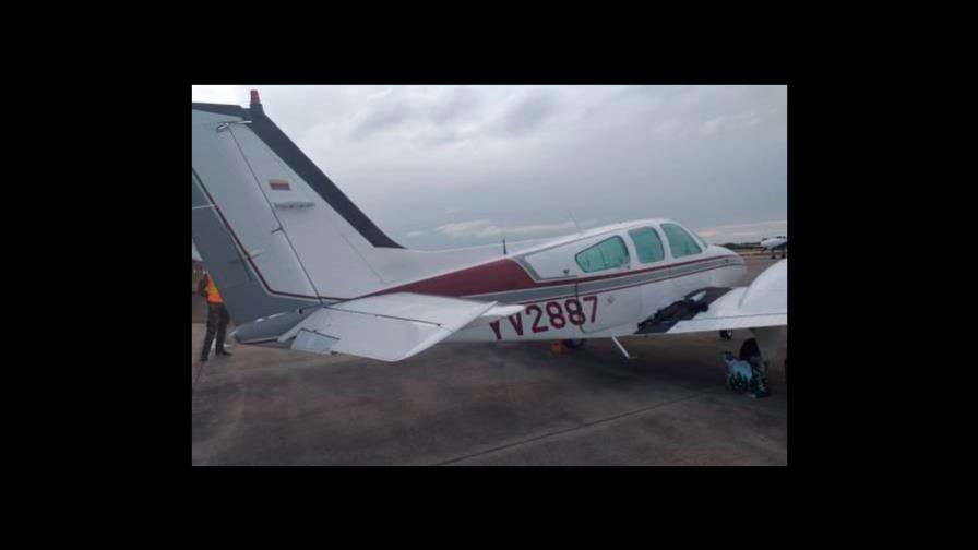 Dictan prisión preventiva a dos pilotos y a pasajera que intentaron sacar del país más de un millón de dólares
