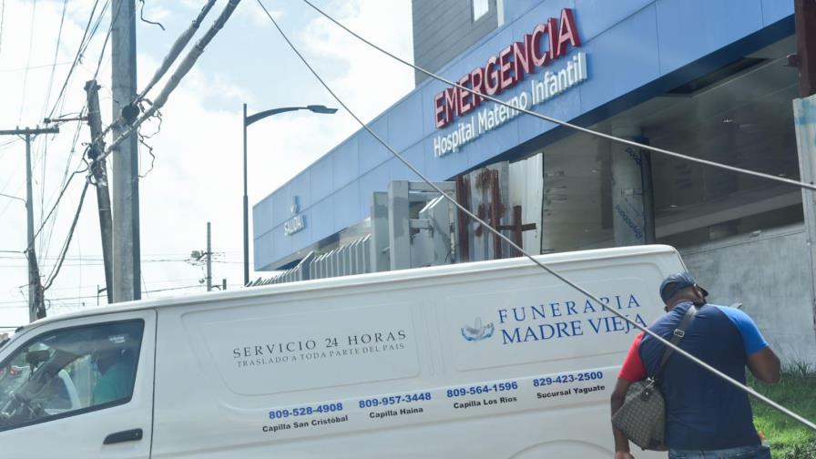 Retiran cuerpos de furgón usado como morgue para fallecidos por COVID-19 en el Luis Eduardo Aybar