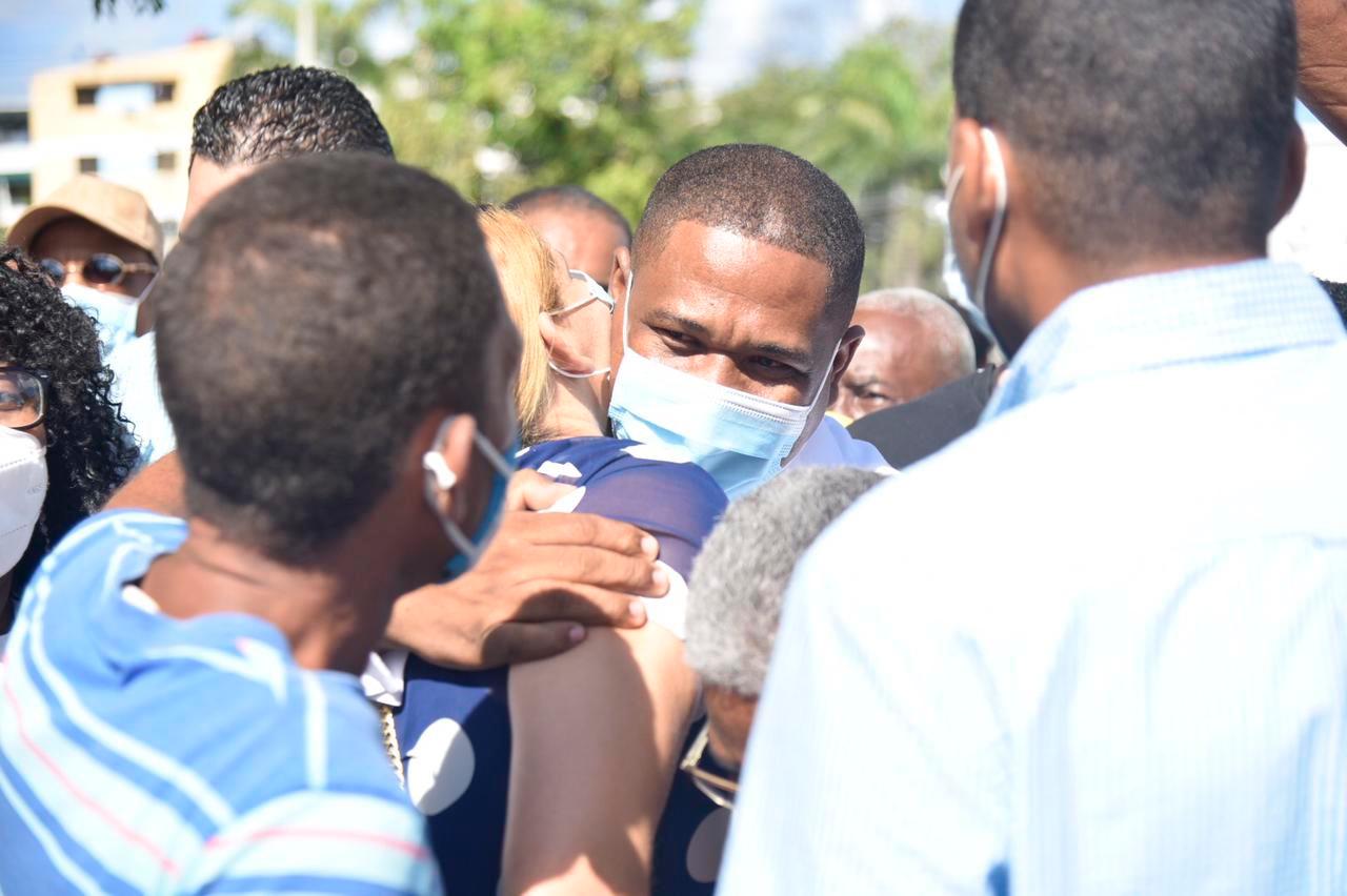 Los manifestantes exigen que se respete la elección de de Félix Encarnación como presidente del Concejo de Regidores.