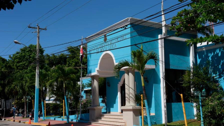 Alcaldesa de Boca Chica se niega hablar sobre recolección de basura tras denuncia comunitaria