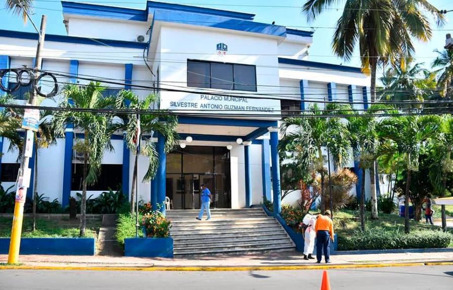 Tribunal condena a Ayuntamiento Santo Domingo Oeste a pagar suma millonaria a empleada cancelada
