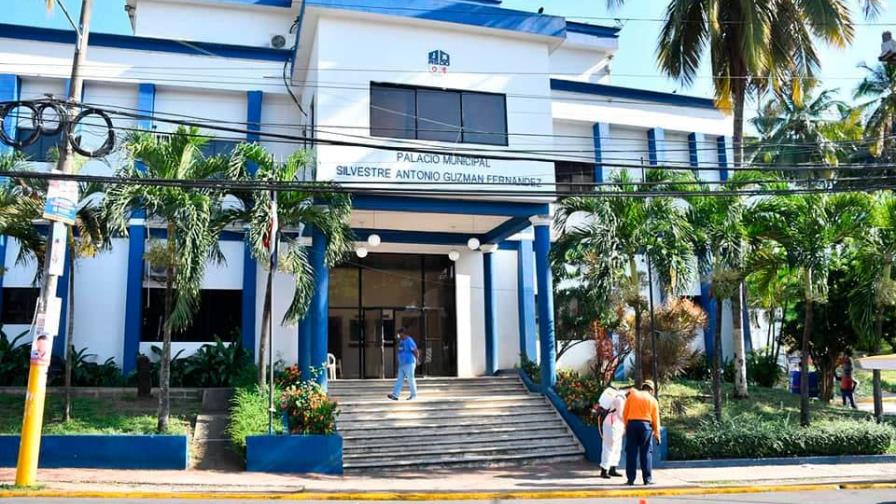 Tribunal condena a Ayuntamiento Santo Domingo Oeste a pagar suma millonaria a empleada cancelada