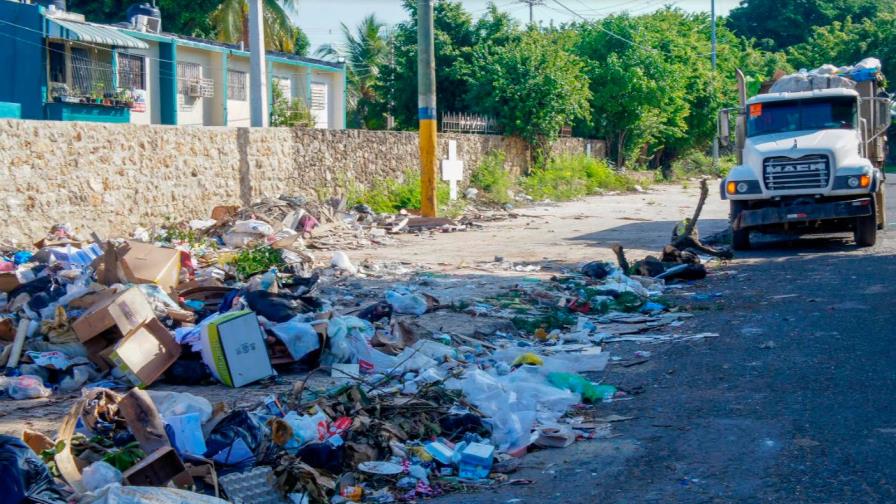 Eliminan dos vertederos que afectaban sectores de SDE desde hace varios años 