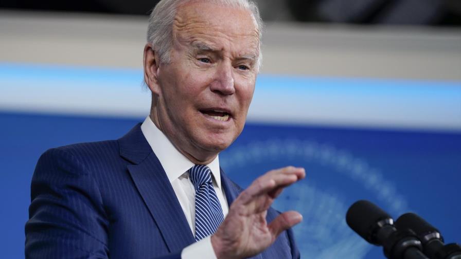 Biden apuesta a refuerzo ante pronóstico de alza de casos de COVID