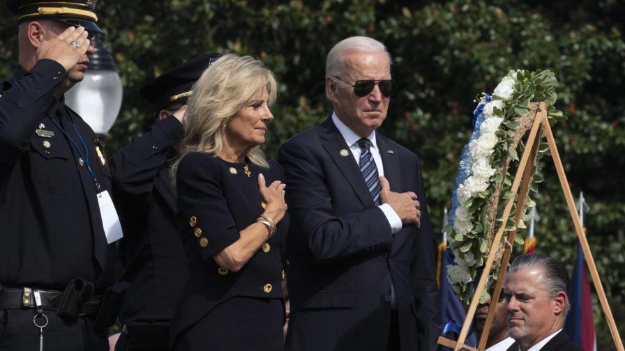 Biden elogia labor de policías durante asalto al Capitolio