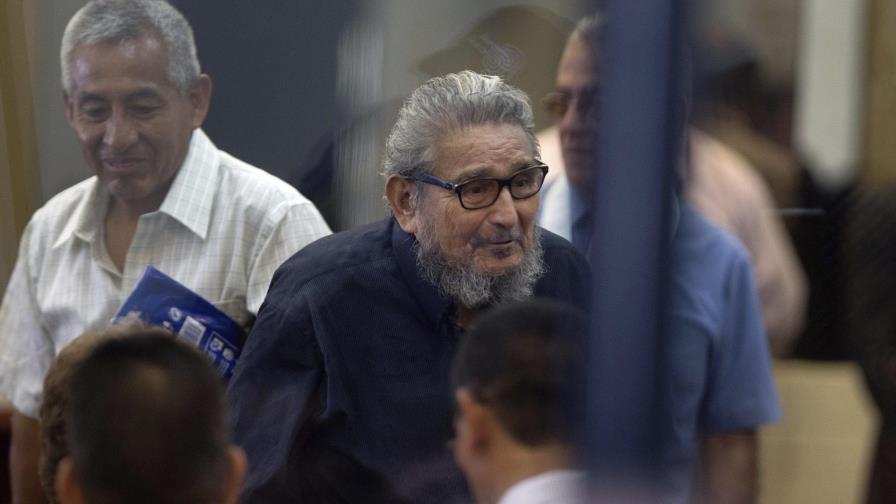 Presidente de Perú aprueba ley para cremar a Abimael Guzmán