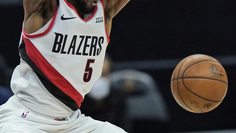 Lillard suma 32 puntos; Blazers trituran a Cavs